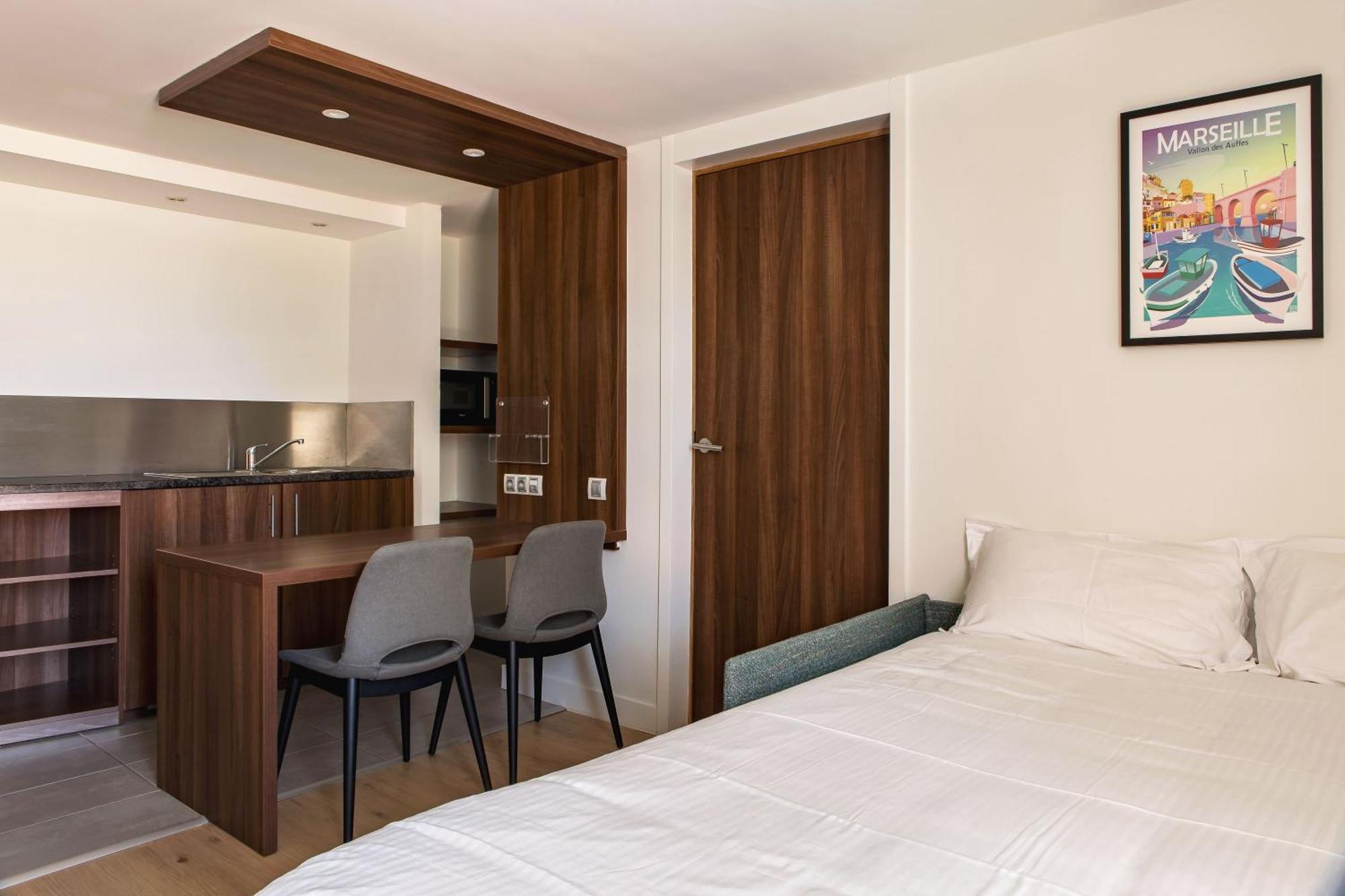 ויטרולה Holiday Inn - Marseille Airport By Ihg מראה חיצוני תמונה