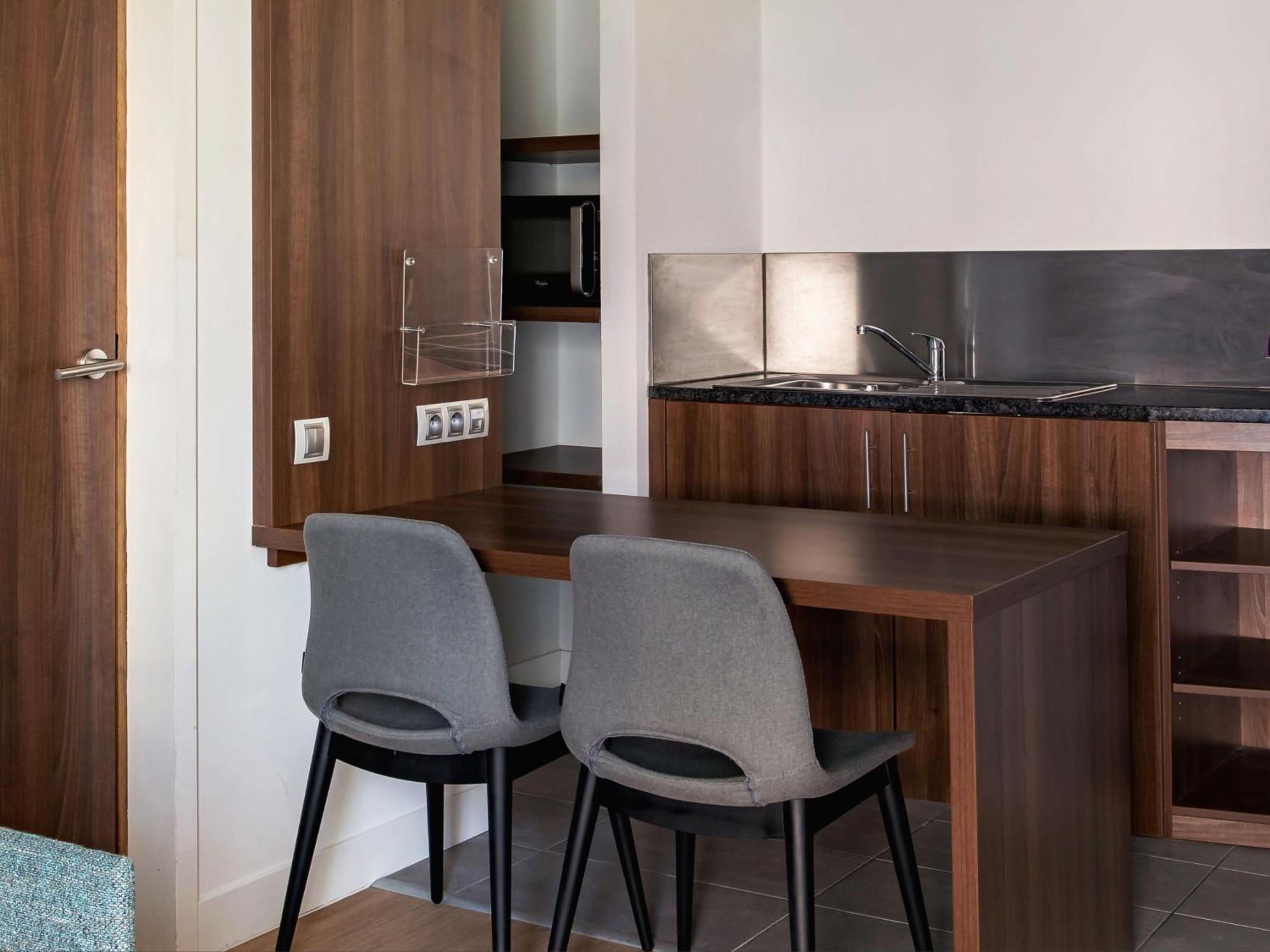 ויטרולה Holiday Inn - Marseille Airport By Ihg מראה חיצוני תמונה