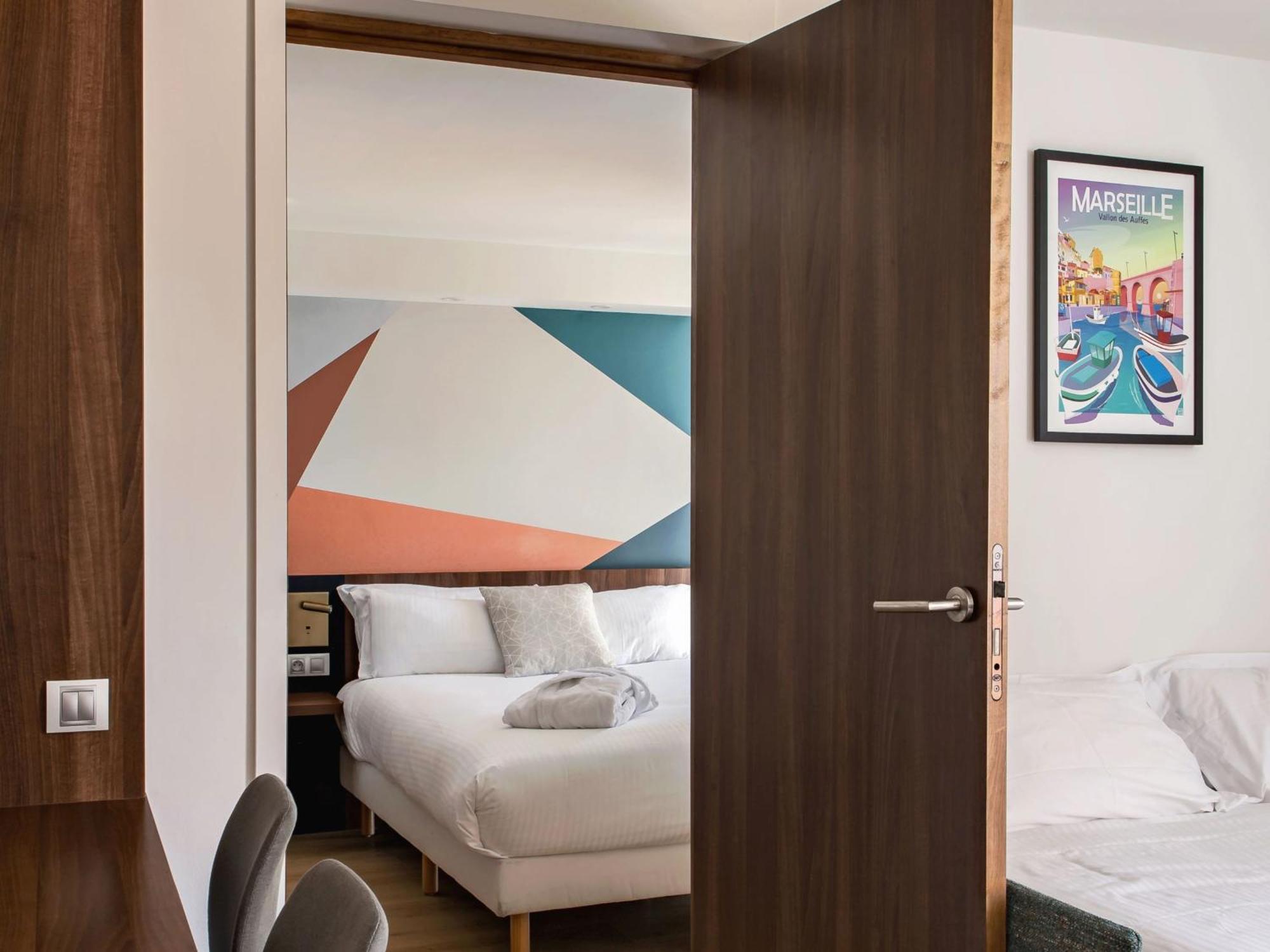 ויטרולה Holiday Inn - Marseille Airport By Ihg מראה חיצוני תמונה