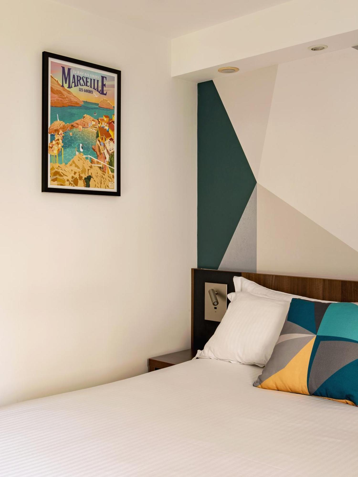 ויטרולה Holiday Inn - Marseille Airport By Ihg מראה חיצוני תמונה