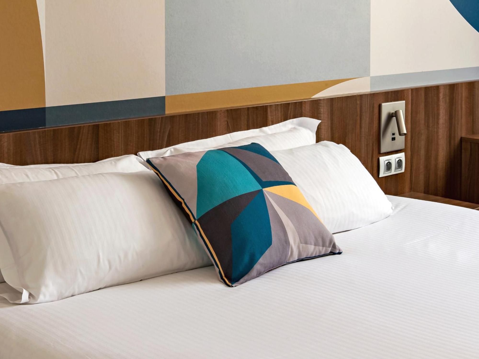 ויטרולה Holiday Inn - Marseille Airport By Ihg מראה חיצוני תמונה