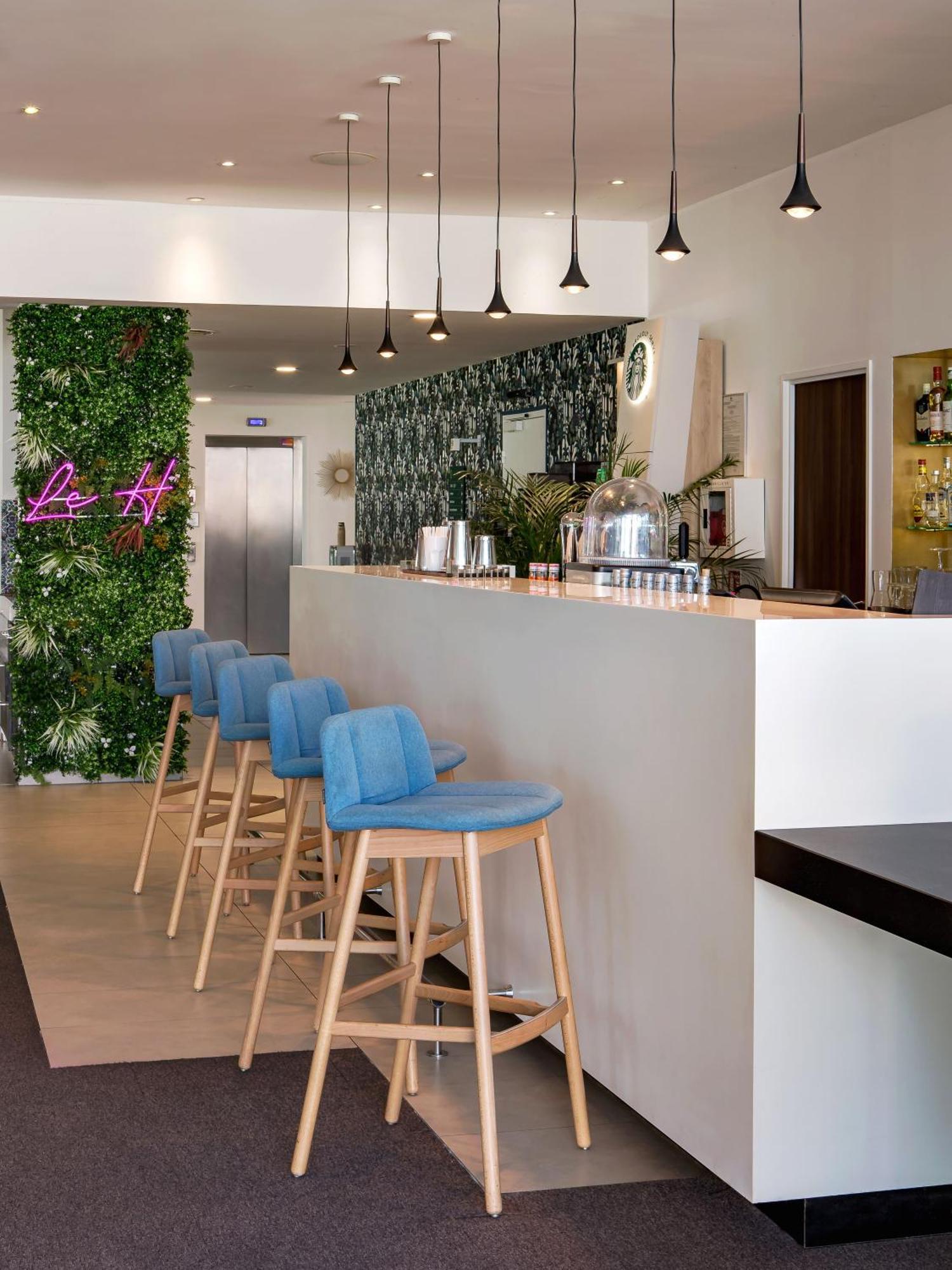 ויטרולה Holiday Inn - Marseille Airport By Ihg מראה חיצוני תמונה