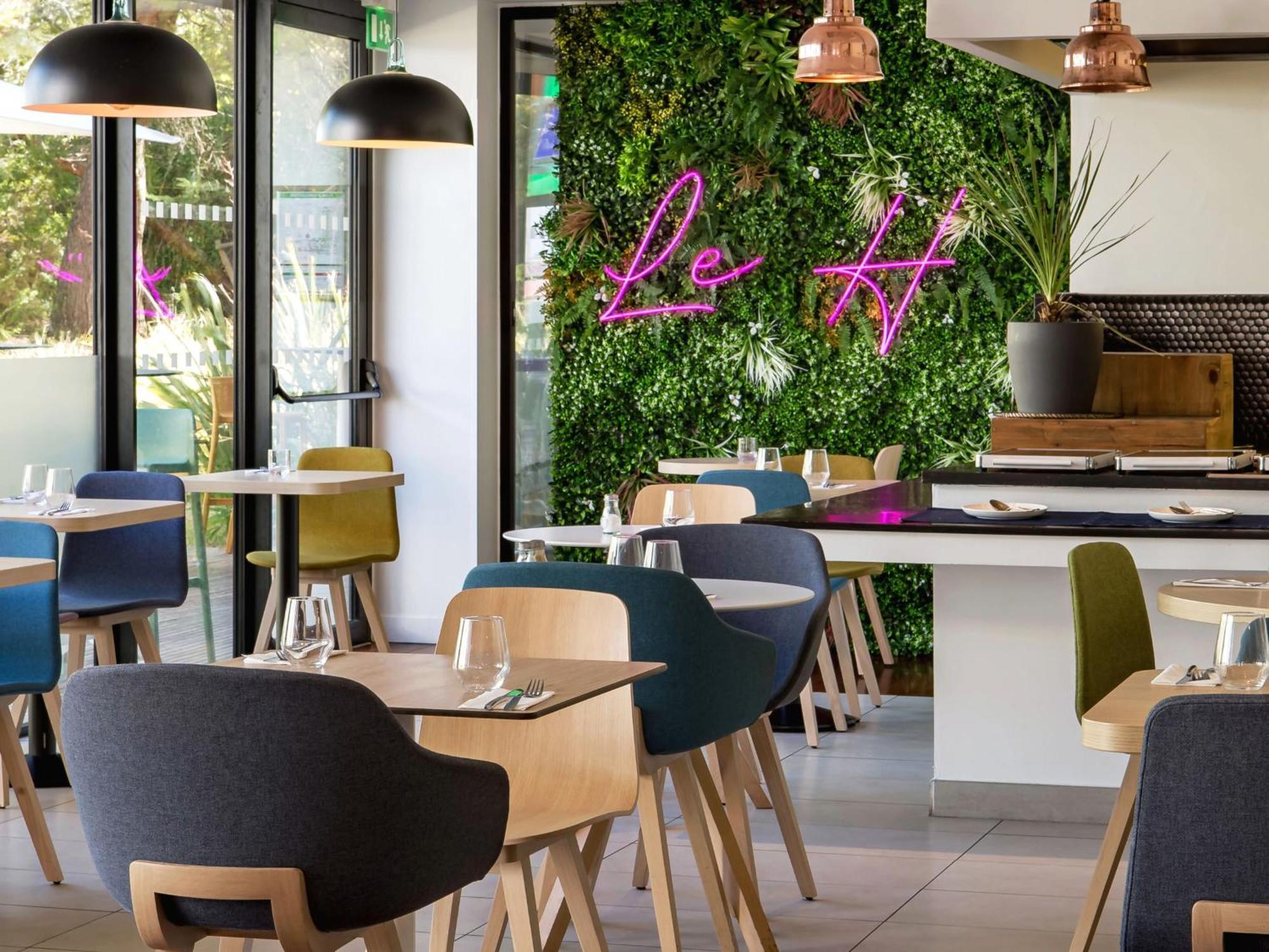 ויטרולה Holiday Inn - Marseille Airport By Ihg מראה חיצוני תמונה